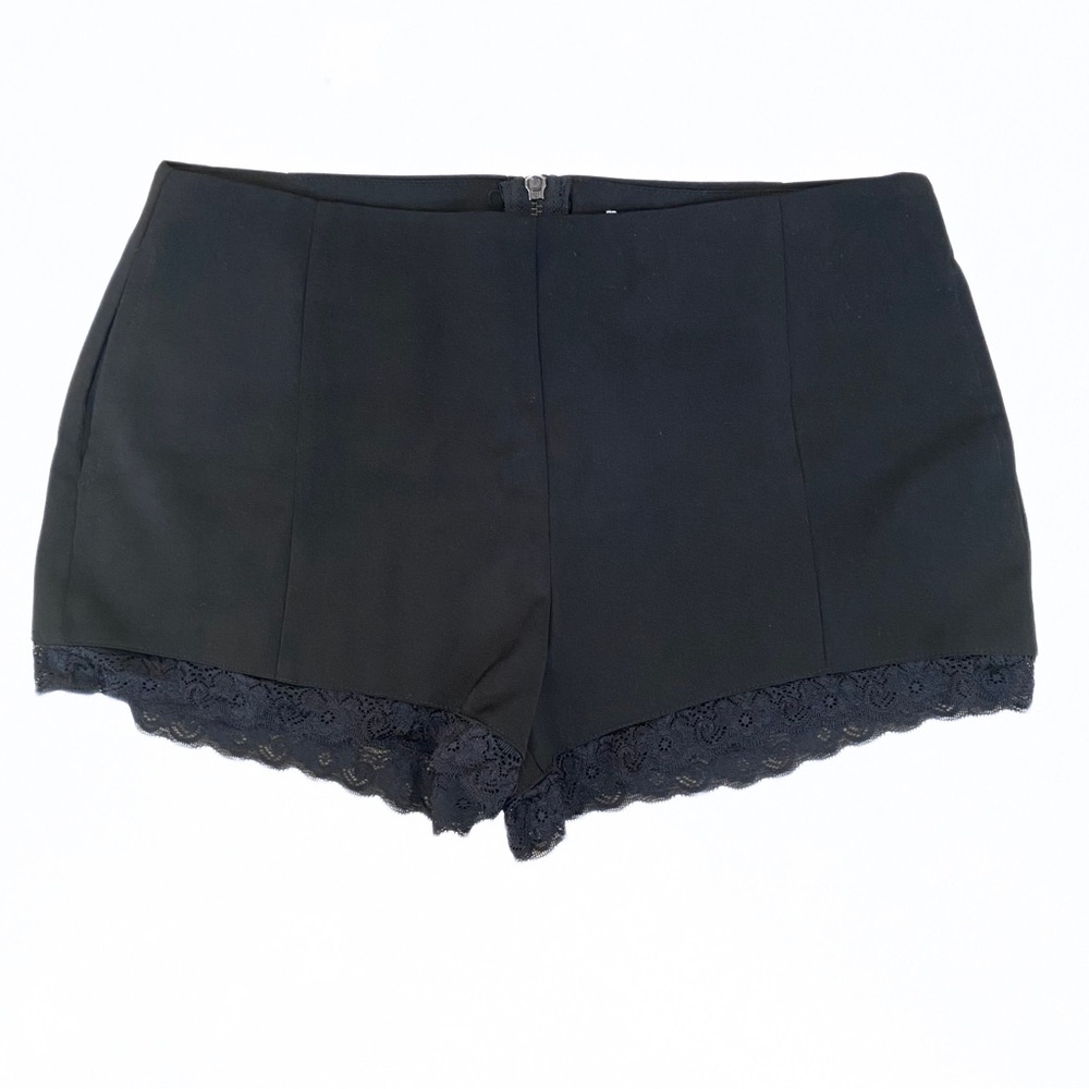 Sans Souci Mid Rise Lace Shorts, Size Medium Pockets Zipper Closure